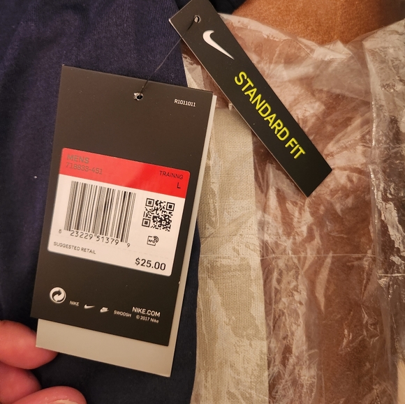 Nike dri fit tshirt navy blue - Picture 3 of 4